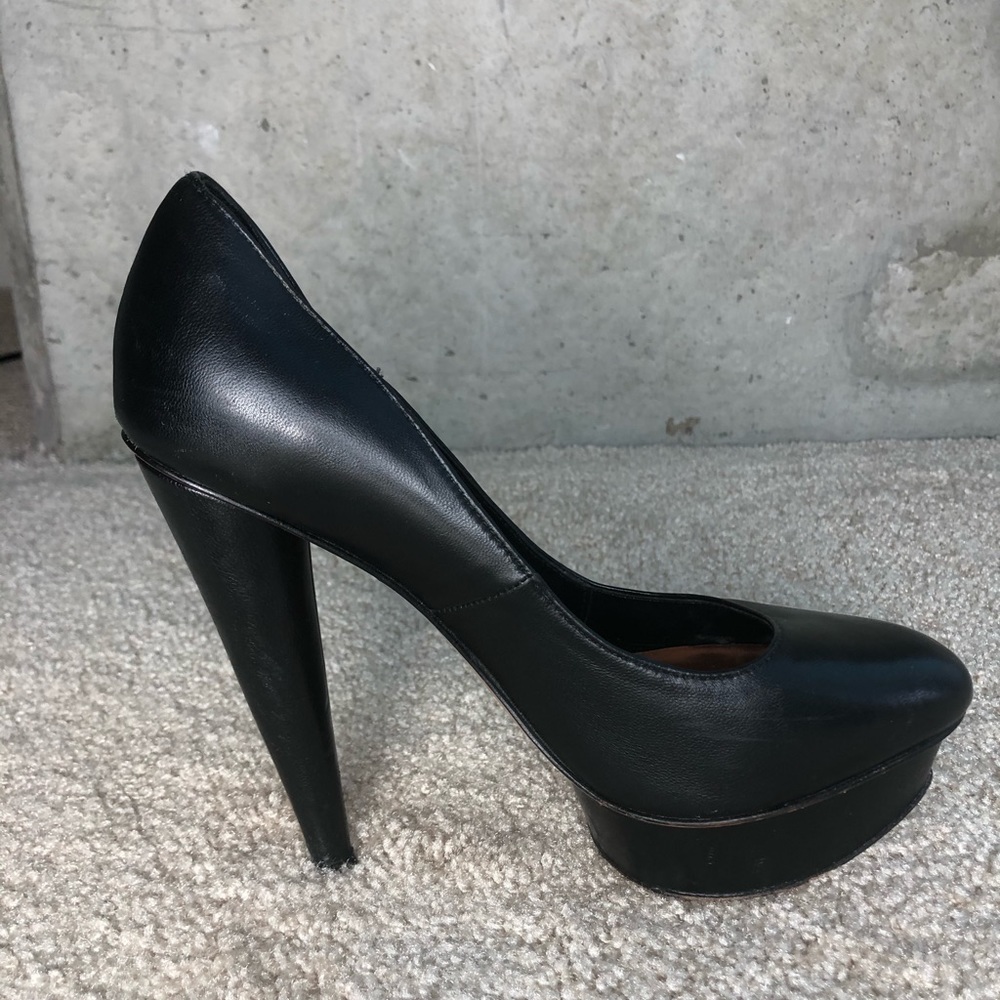 Elizabeth & James black leather pumps